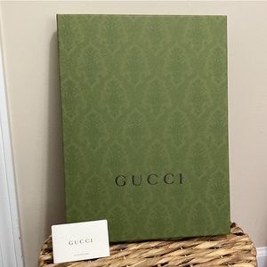 🔴 Limited Edition Green Textured Foliage/Paisley Design Gift Box! 🔥